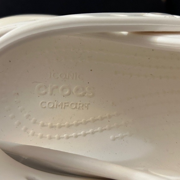 CROCS Unisex Classic Mega Crush Platform WHITE Platform Sandals Size: M4/W6 - Picture 12 of 16